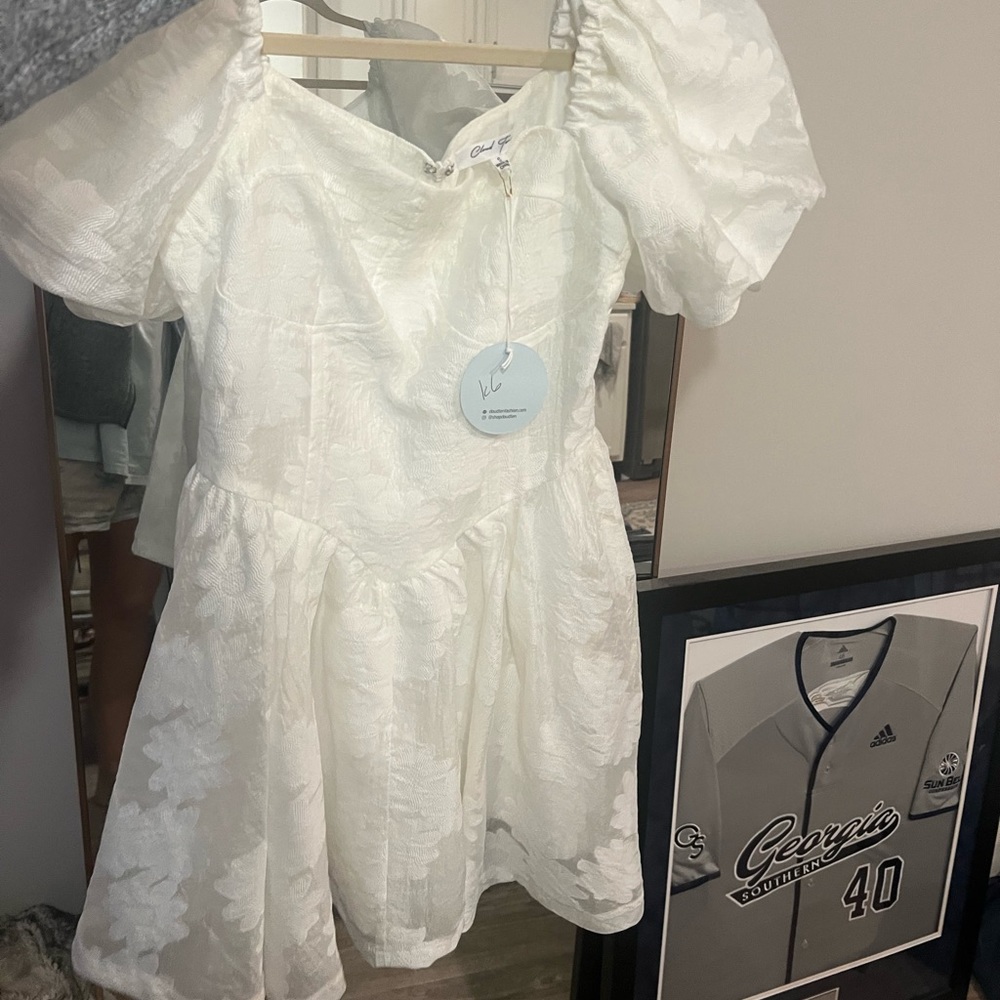 Small puff sleeve white floral dress